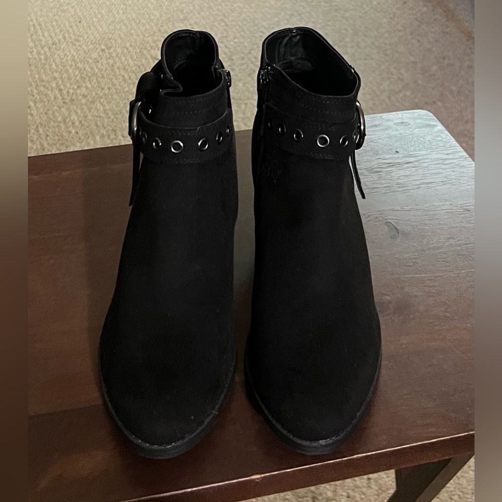 Bks B Black Ankle Boots Size 8 1/2